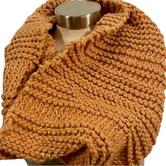 Chunky Knit Textured Bergamot Cowl - Picture 2 of 3